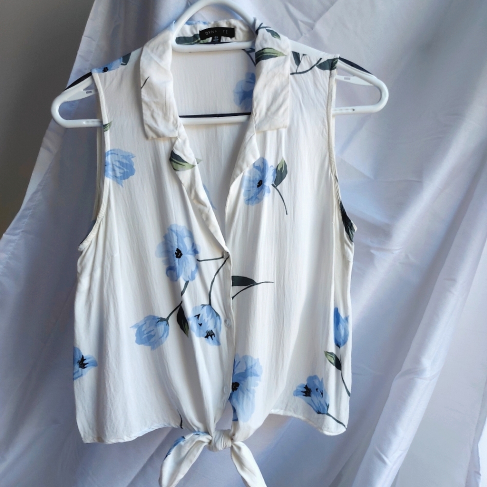 Dynamite Button-Up Sleevless Shirt Floral Print--Small